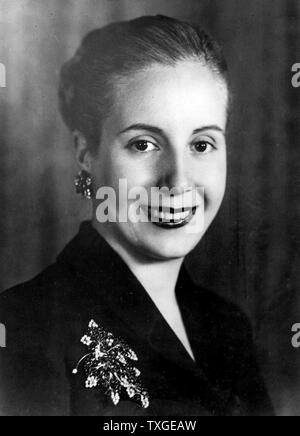 Portrait photographique de Eva Peron (1919-1952) deuxième épouse du Président Argentin Juan Peron (1895-1974) et a été la première dame de l'Argentine. Datée 1945 Banque D'Images