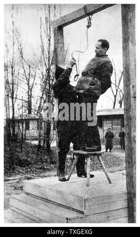 Rudolf Hoess, commandant du camp de concentration d'Auschwitz, pendu à côté du crématorium au camp de la mort, 1947 Banque D'Images