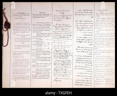 Deux premières pages du Traité de paix de Brest-Litovsk entre la Russie soviétique et l'Allemagne, l'Autriche-Hongrie, la Bulgarie et la Turquie, mettant fin à leur participation à la première guerre mondiale. Mars 1918 Banque D'Images