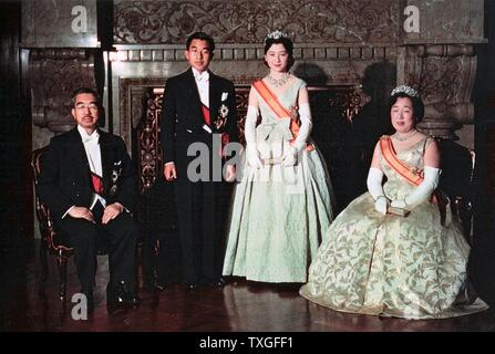 Mariage du Prince héritier Akihito et de Michiko Princess 1960. L'empereur Hirohito et de l'Impératrice Nagako sont indiquées avec le prince héritier Akihito du Japon Banque D'Images