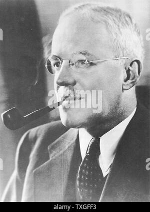 Allen Welsh Dulles (1893 - 1969). Diplomate américain et avocat. Le directeur de la Central Intelligence Agency (CIA), au début de la guerre froide. a supervisé l'opération PBSUCCESS, l'opération Ajax, le Lockheed U-2 et l'invasion de la Baie des Cochons. Banque D'Images