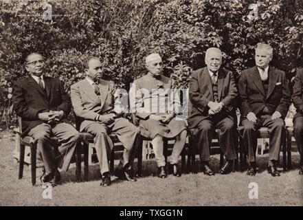 Premiers ministres du Commonwealth britannique de 1960 de la Conférence. C'est la neuvième conférence depuis la Seconde Guerre mondiale et destiné à traiter à l'apartheid en Afrique du Sud. Des représentants de la Malaisie, à Ceylan, en Inde, en Nouvelle-Zélande, au Canada, en Australie, Afrique du Sud, Pakistan, Ghana, le Royaume-Uni et la Rhodésie et du Nyasaland tous assisté à au 10, Downing Street. Banque D'Images