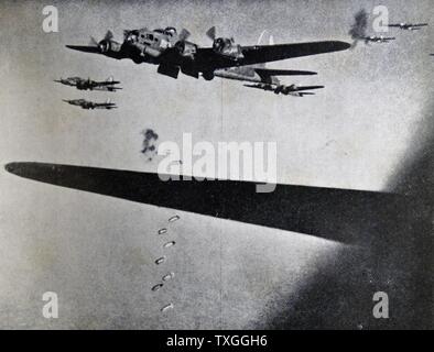 Photographie de Boeing B-17 Flying forteresses des bombes pendant la Seconde Guerre mondiale. Datée 1941 Banque D'Images