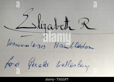 La signature de la reine Elizabeth II du Royaume-Uni (1926-) de la Reine du Royaume-Uni, le Canada, l'Australie et la Nouvelle-Zélande, et chef du Commonwealth. Datée 2015 Banque D'Images