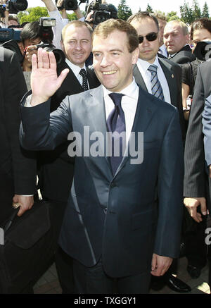 Le président russe Dmitri Medvedev comme il se rend à la forteresse de Brest World War II Memorial (225 milles) au sud-ouest de Minsk, Bélarus, le 22 juin 2008. Cette journée en 1941, la garnison de la forteresse de 19 siècle construit dans la ville de Brest a été l'un des premiers soldats de l'Armée rouge pour faire face à l'Allemagne nazie de l'Armée de l'attaque contre l'Union soviétique dans la seconde guerre mondiale. Il a tenu la ligne pour plus d'un mois. (Photo d'UPI/Anatoli Zhdanov) Banque D'Images