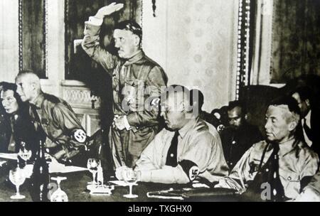 Tirage photographique d'officier nazi promettant leur allégeance à Adolf Hitler (1889 - 1945) à l'hôtel Kaiser, de Berlin. En date du 20e siècle Banque D'Images