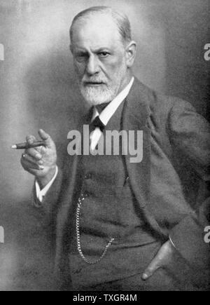 Sigmund Freud ; neurologue et psychiatre autrichien, il est considéré comme le père de la psychanalyse. Photographié par Max Halberstadt en 1922. Banque D'Images