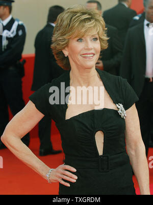 Jane Fonda arrive au Palais des Festivals pour la projection de gala de "promets-moi" au 60e Festival du Film de Cannes (France) le 26 mai 2007. (Photo d'UPI/Christine Chew) Banque D'Images