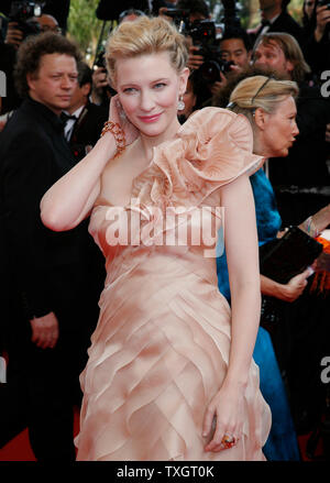 L'actrice Cate Blanchett arrive sur le tapis rouge lors de la 61e édition du Festival de Cannes à Cannes, France, le 14 mai 2008. (Photo d'UPI/David Silpa) Banque D'Images