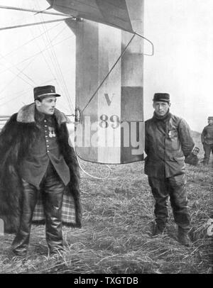 Flight-Sergeant Frantz et son mécanicien Guenault qui, le 5 octobre 1914 abattu un Aviatik allemand depuis leur première victoire aérienne biplan Voisin Banque D'Images