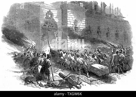 Révolution dans la Prusse, mars 1848. La foule d'assaut l'Arsenal à Berlin 1848 gravure sur bois Banque D'Images