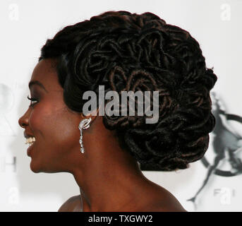 Comédienne Aissa Maiga arrive à l'amfAR Cinema Against AIDS 2008 gala qui aura lieu au cours de la 61e Festival de Cannes près de Cannes, France le 22 mai 2008. L'événement réunit des fonds pour la recherche sur le SIDA. (Photo d'UPI/David Silpa) Banque D'Images