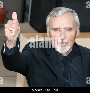 L'acteur Dennis Hopper arrive à la clôture Une séance de photos pour le 61e Festival du Film de Cannes (France) le 25 mai 2008. (Photo d'UPI/David Silpa) Banque D'Images