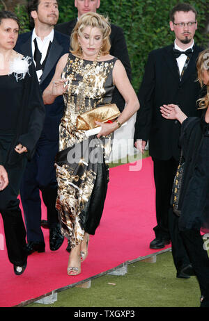 L'actrice Catherine Deneuve arrive à la clôture Une séance de photos pour le 61e Festival du Film de Cannes (France) le 25 mai 2008. Deneuve a reçu le prix "spécial du 61ème' Award pour son travail dans le film "Un Conte de Noël (A Christmas Tale)'. (Photo d'UPI/David Silpa) Banque D'Images