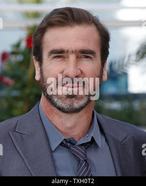 Acteur Eric Cantona arrive à un photocall pour le film 'Looking for Eric' au 62e Festival du Film de Cannes (France) le 18 mai 2009. (Photo d'UPI/David Silpa) Banque D'Images