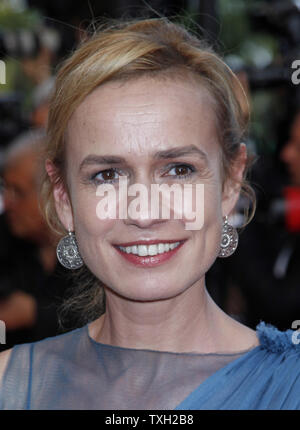 L'actrice Sandrine Bonnaire arrive sur le tapis rouge avant la projection du film "l'Imaginarium du docteur Parnassus' au 62e Festival du Film de Cannes (France) le 22 mai 2009. (Photo d'UPI/David Silpa) Banque D'Images