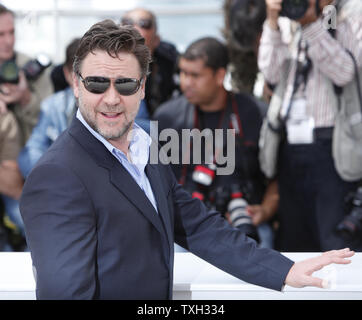 Russell Crowe arrive à un photocall pour le film 'Robin des Bois' au 63e congrès annuel international du Film de Cannes à Cannes, France le 12 mai 2010. UPI/David Silpa Banque D'Images