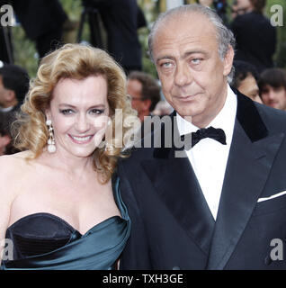 Vice-présidente de Chopard Caroline Gruosi-Scheufele et Fawaz Gruosi arrivent sur le tapis rouge avant la projection du film 'Robin des Bois' lors de la cérémonie d'ouverture de la 63e congrès annuel international du Film de Cannes à Cannes, France le 12 mai 2010. UPI/David Silpa Banque D'Images