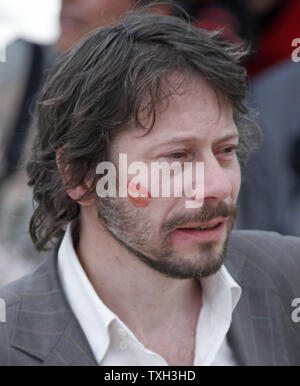 Mathieu Amalric arrive à un photocall pour le film "Tournée" au 63e congrès annuel international du Film de Cannes à Cannes, France le 13 mai 2010. UPI/David Silpa Banque D'Images