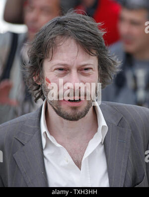 Mathieu Amalric arrive à un photocall pour le film "Tournée" au 63e congrès annuel international du Film de Cannes à Cannes, France le 13 mai 2010. UPI/David Silpa Banque D'Images