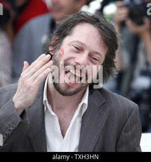 Mathieu Amalric arrive à un photocall pour le film "Tournée" au 63e congrès annuel international du Film de Cannes à Cannes, France le 13 mai 2010. UPI/David Silpa Banque D'Images