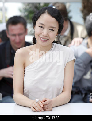 Jeon Do-Youn arrive à un photocall pour le film 'La femme de ménage" au 63e congrès annuel international du Film de Cannes à Cannes, France le 14 mai 2010. UPI/David Silpa Banque D'Images