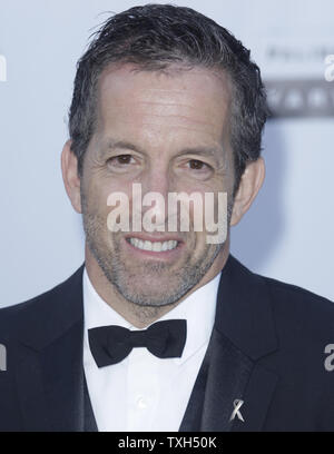 L'amfAR Président Kenneth Cole arrive sur le tapis rouge à la gala de l'amfAR contre le sida qui aura lieu pendant le Festival International du Film de Cannes à l'Hôtel du Cap-Eden-Roc près de Cannes, France le 20 mai 2010. L'événement réunit des fonds pour la recherche sur le SIDA. UPI/David Silpa Banque D'Images