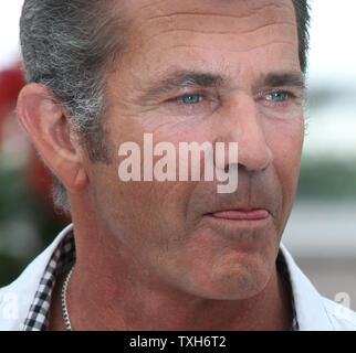 Mel Gibson arrive à un photocall pour le film 'The Beaver' lors de la 64e assemblée annuelle du Festival International du Film de Cannes à Cannes, France le 18 mai 2011. UPI/David Silpa Banque D'Images