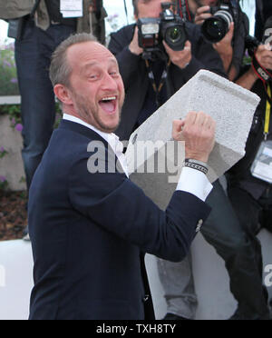 Benoit Poelvoorde arrive à un photocall pour le film 'Le Grand Soir' au cours de la 65e Festival International du Film de Cannes à Cannes, France le 22 mai 2012. UPI/David Silpa Banque D'Images