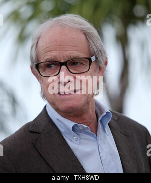 Ken Loach arrive à un photocall pour le film 'La Angel's share' au cours de la 65e Festival International du Film de Cannes à Cannes, France le 22 mai 2012. UPI/David Silpa Banque D'Images