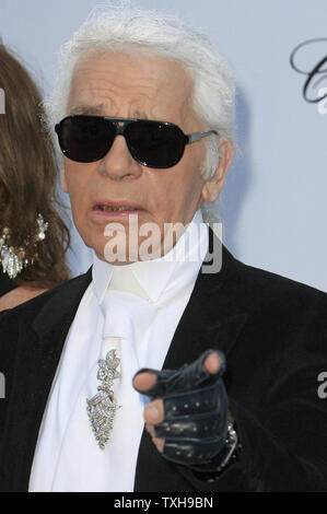 Karl Lagerfeld arrive à l'amfAR Cinema Against AIDS 2012 gala à l'hôtel du Cap à Antibes, France le 24 mai 2012. L'événement, qui se tient chaque année au cours de l'Assemblée annuelle du Festival du Film de Cannes, recueille des fonds pour la recherche sur le SIDA. UPI/David Silpa Banque D'Images