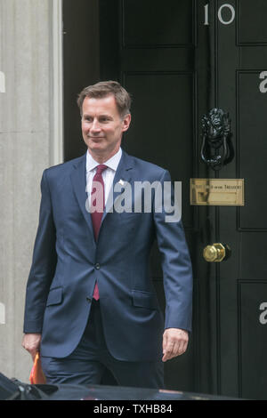 Londres, Royaume-Uni. 25 Juin, 2019. Jeremy Hunt, secrétaire d'État aux Affaires étrangères laisse 10 Downing Street après la réunion hebdomadaire du cabinet. Jeremy Hunt est un rival de Boris Johnson en lice pour devenir le chef du parti conservateur et premier ministre Crédit : amer ghazzal/Alamy Live News Banque D'Images