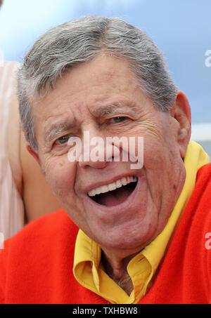 Jerry Lewis arrive à être pris en photo pour le film 'Rose' lors de la 66e Festival annuel International du Film de Cannes à Cannes, France le 23 mai 2013. UPI/David Silpa Banque D'Images