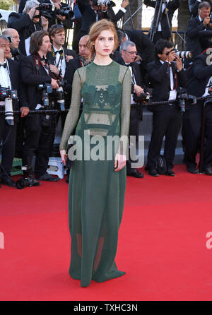 Agathe Bonitzer arrive sur le tapis rouge avant la projection du film 'l'immigré' lors de la 66e Festival annuel International du Film de Cannes à Cannes, France le 24 mai 2013. UPI/David Silpa Banque D'Images