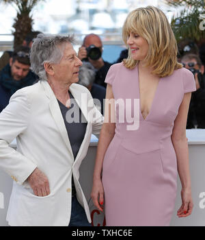 Roman Polanski (L) et Emmanuelle Seigner arriver à être pris en photo pour le film 'La Vénus à la fourrure (Vénus en fourrure)' lors de la 66e assemblée annuelle du Festival International du Film de Cannes à Cannes, France le 25 mai 2013. UPI/David Silpa Banque D'Images