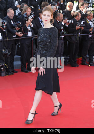 Agathe Bonitzer arrive sur le tapis rouge avant la projection du film 'La Vénus à la fourrure (Vénus en fourrure)' lors de la 66e assemblée annuelle du Festival International du Film de Cannes à Cannes, France le 25 mai 2013. UPI/David Silpa Banque D'Images