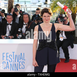 Alice Rohrwacher arrive à la bourse photo après avoir reçu le Grand Prix pour le film 'Le Meraviglie (les merveilles)' lors de la 67 e assemblée annuelle du Festival International du Film de Cannes à Cannes, France le 24 mai 2014. UPI/David Silpa Banque D'Images