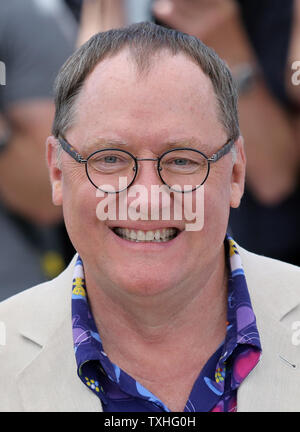 Directeur général de la création d'Disney John Lasseter arrive à un photocall pour le film 'Inside Out' annuel lors de la 68e Festival International du Film de Cannes à Cannes, France le 18 mai 2015. Photo de David Silpa/UPI Banque D'Images