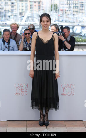 Kim Min-Hee arrive à un photocall pour le film 'Mademoiselle (Agassi, la Servante)' lors de la 69 e assemblée annuelle du Festival International du Film de Cannes à Cannes, France le 14 mai 2016. Photo de David Silpa/UPI Banque D'Images