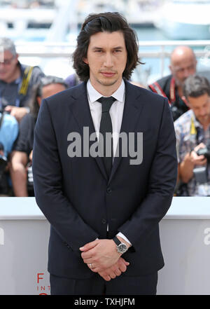 Adam chauffeur arrive à un photocall pour le film "Paterson" lors de la 69 e assemblée annuelle du Festival International du Film de Cannes à Cannes, France, le 16 mai 2016. Photo de David Silpa/UPI Banque D'Images