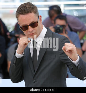 Nicolas Winding Refn arrive à un photocall pour le film 'Le néon daemon' lors de la 69 e assemblée annuelle Cannes International Film Festival de Cannes (France) le 20 mai 2016. Photo de David Silpa/UPI Banque D'Images