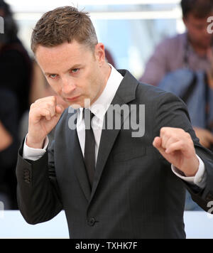 Nicolas Winding Refn arrive à un photocall pour le film 'Le néon daemon' lors de la 69 e assemblée annuelle Cannes International Film Festival de Cannes (France) le 20 mai 2016. Photo de David Silpa/UPI Banque D'Images
