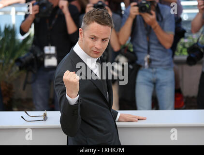 Nicolas Winding Refn arrive à un photocall pour le film 'Le néon daemon' lors de la 69 e assemblée annuelle Cannes International Film Festival de Cannes (France) le 20 mai 2016. Photo de David Silpa/UPI Banque D'Images