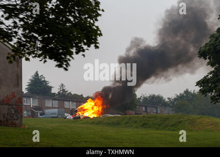 Cork, Irlande, 23 juin 2019. Bonfire Night continue malgré la forte pluie, la ville de Cork. Malgré la forte pluie qui est tombée tout au long de la journée, certains ont quand même réussi à la lumière des feux illégaux dans toute la ville. Credit : Damian Coleman/Alamy Live News. Banque D'Images