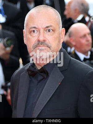 Jean-Pierre Jeunet arrive sur le tapis rouge pour célébrer le 70e anniversaire du Festival International du Film de Cannes à Cannes, France le 23 mai 2017. Photo de David Silpa/UPI Banque D'Images