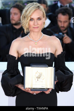 Diane Kruger arrive à la bourse photocall après avoir reçu le prix "Meilleure actrice" pour le film "dans le fondu pendant le 70e congrès annuel international du Film de Cannes à Cannes, France le 28 mai 2017. Photo de David Silpa/UPI Banque D'Images