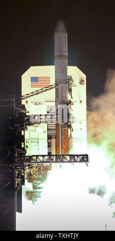 L'Alliance a lancé 4 Lancement Delta à partir de l'espace complexe de lancement 37B à 8:47 h le Décembre 5,2009 à Cap Canaveral Air Force Station, en Floride .La fusée alimenté par quatre propulseurs va déployer le troisième mondial à large bande par satellite satellite Satcom pour servir les forces de U.S.military Marino-Bill.UPI/ Joe Cantrell Banque D'Images