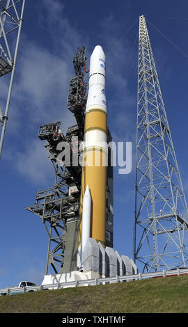 Lancement de l'Alliance des fusée Delta IV se dresse sur 37 complexe à la base aérienne de Cap Canaveral le 4 mars 2010. La fusée est prévu de lancer au cours d'une ouverture de la fenêtre d'une heure à 6:17PM ce soir, un stimulant pour la NASA satellite météo GOES UPI/Marino-Bill Joe Cantrell Banque D'Images