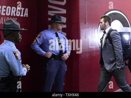 Les Bulldogs de Géorgie quarterback Jake Fromm (R) arrive pour la NCAA College Football Championnat National en séries contre Alabama à Mercedes-Benz Stadium le 8 janvier 2018 à Atlanta. Photo de David Tulis/UPI Banque D'Images