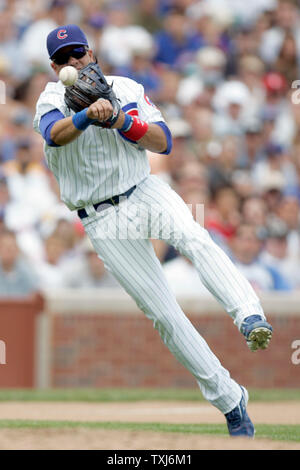 Chicago Cubs de troisième but Aramis Ramirez lance Colorado Rockies base runner Willy Taveras en quatrième manche à Wrigley Field de Chicago le 31 mai 2008. (UPI Photo/Mark Cowan) Banque D'Images